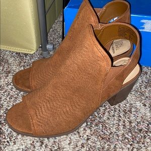 tan open toe boots